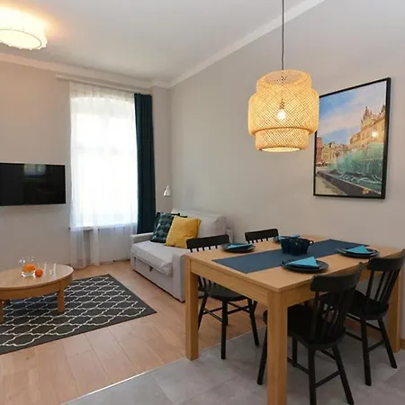Apartman Big Apart Old Town-100 M Town Hall- 3 Rooms-8 People